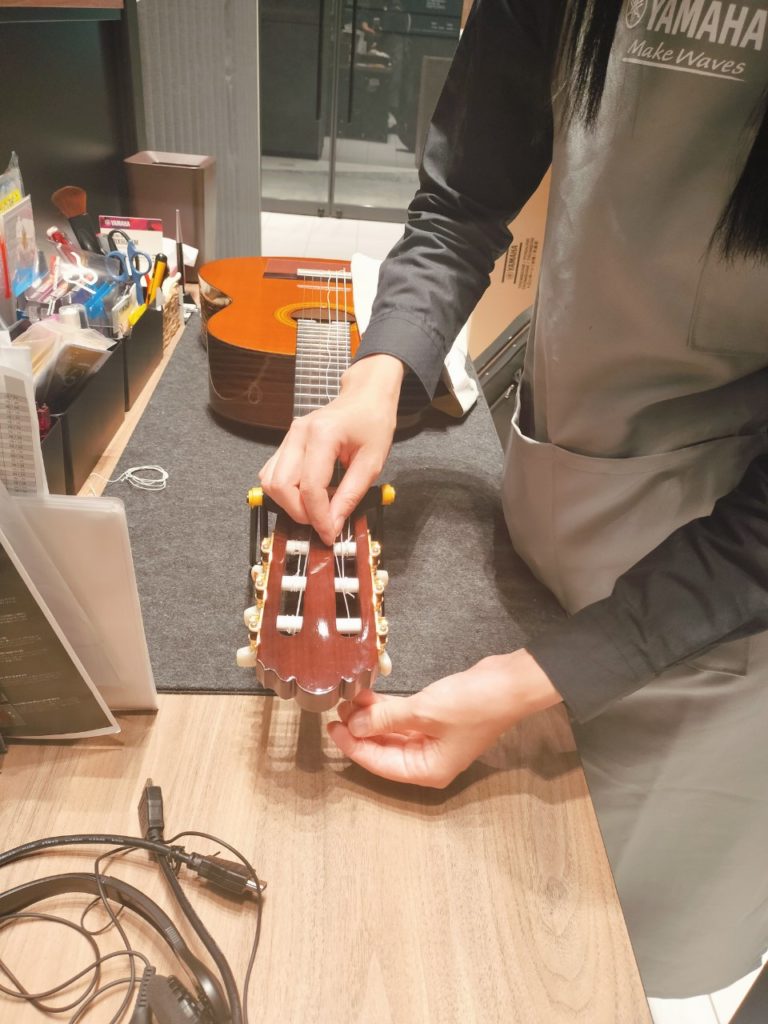 夏休み終了！ギターの弦切れた🎸